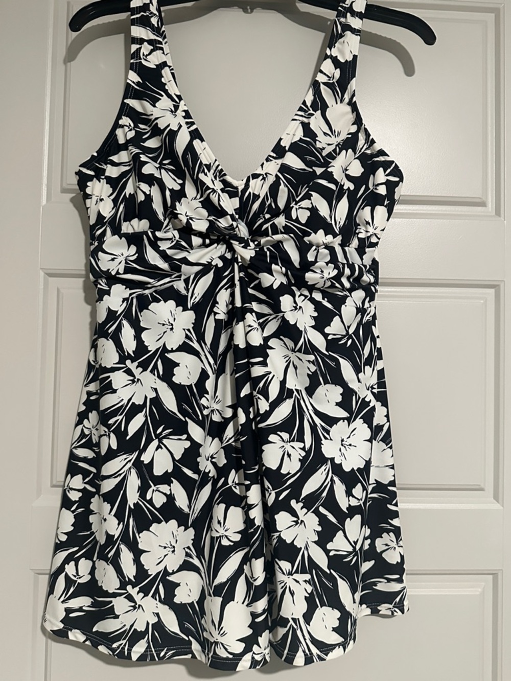 Black & White Floral underwire Swim Dress